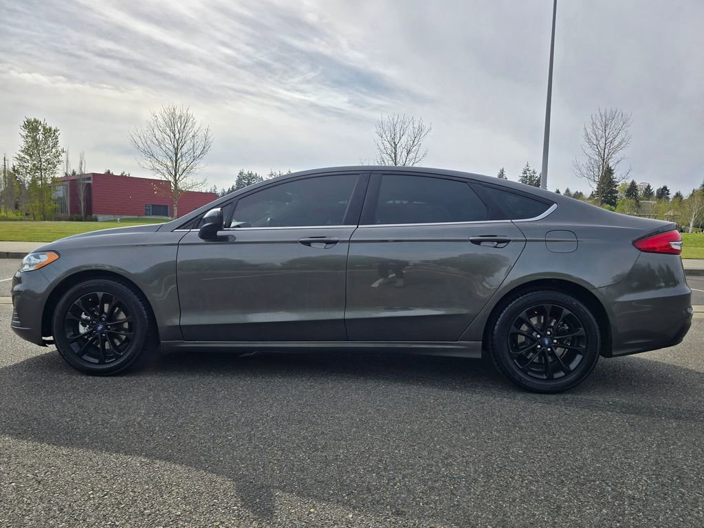 Used 2020 Ford Fusion SE FWD image 2