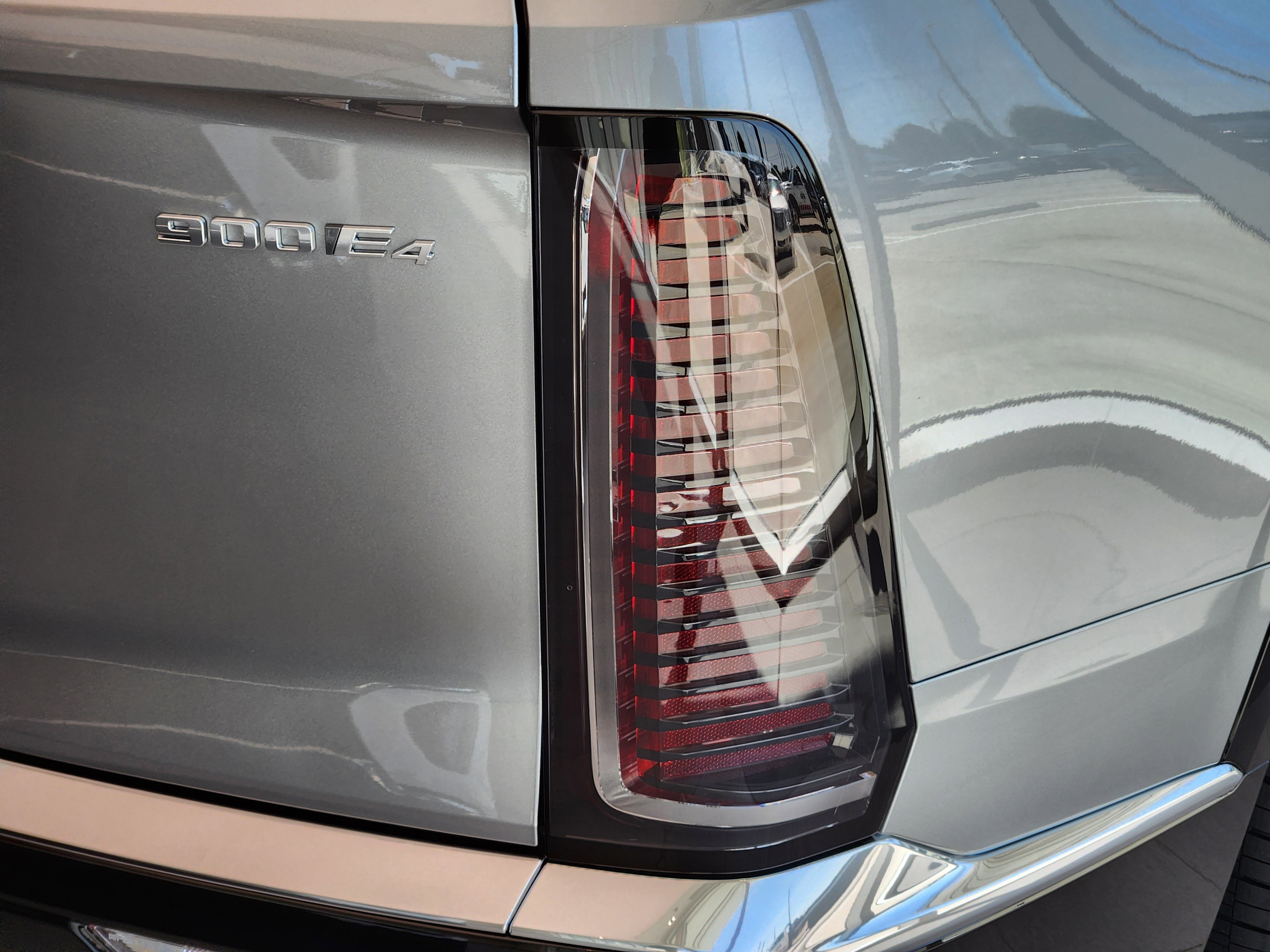 New 2026 Cadillac Vistiq Premium Luxury w/ LPO, Floor Liner Package image 9