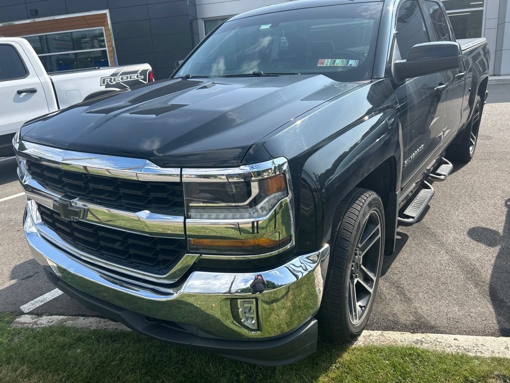 Used 2018 Chevrolet Silverado 1500 LT w/ All Star Edition AWD/4WD image 3