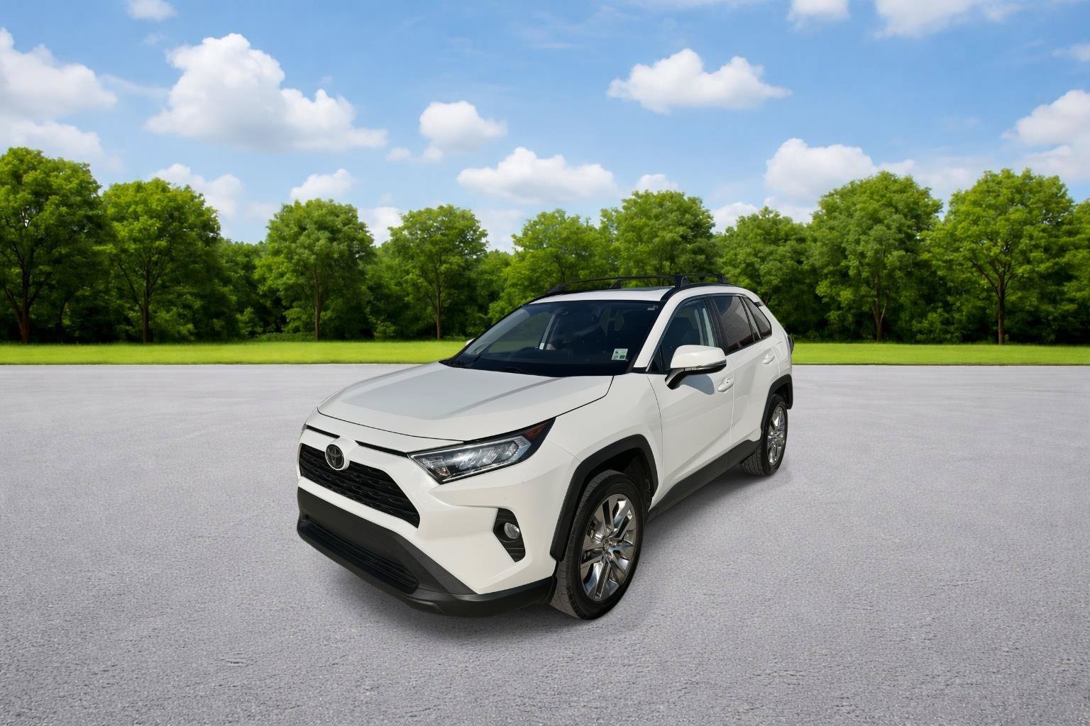 Used 2020 Toyota RAV4 XLE Premium FWD image 3