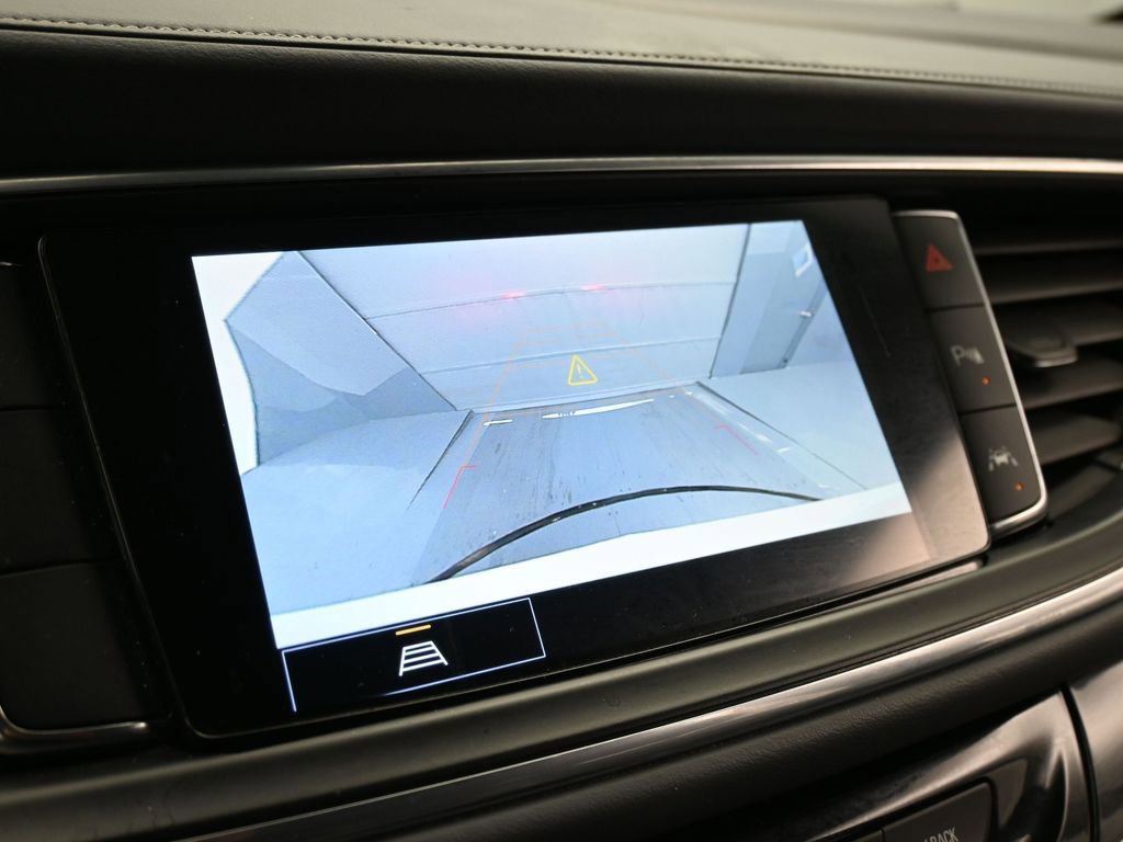 Used 2022 Buick Enclave Essence image 14