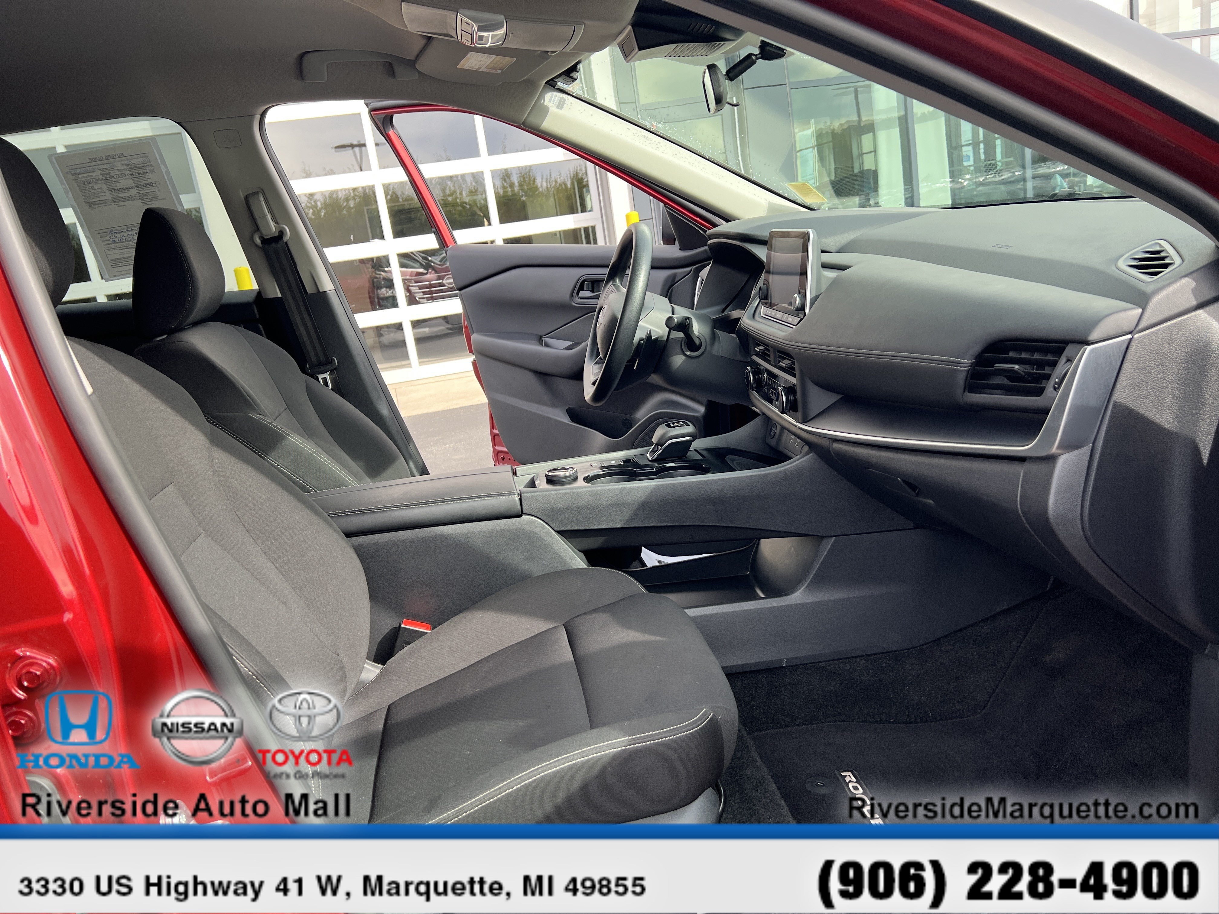 Used 2025 Nissan Rogue S AWD/4WD image 25