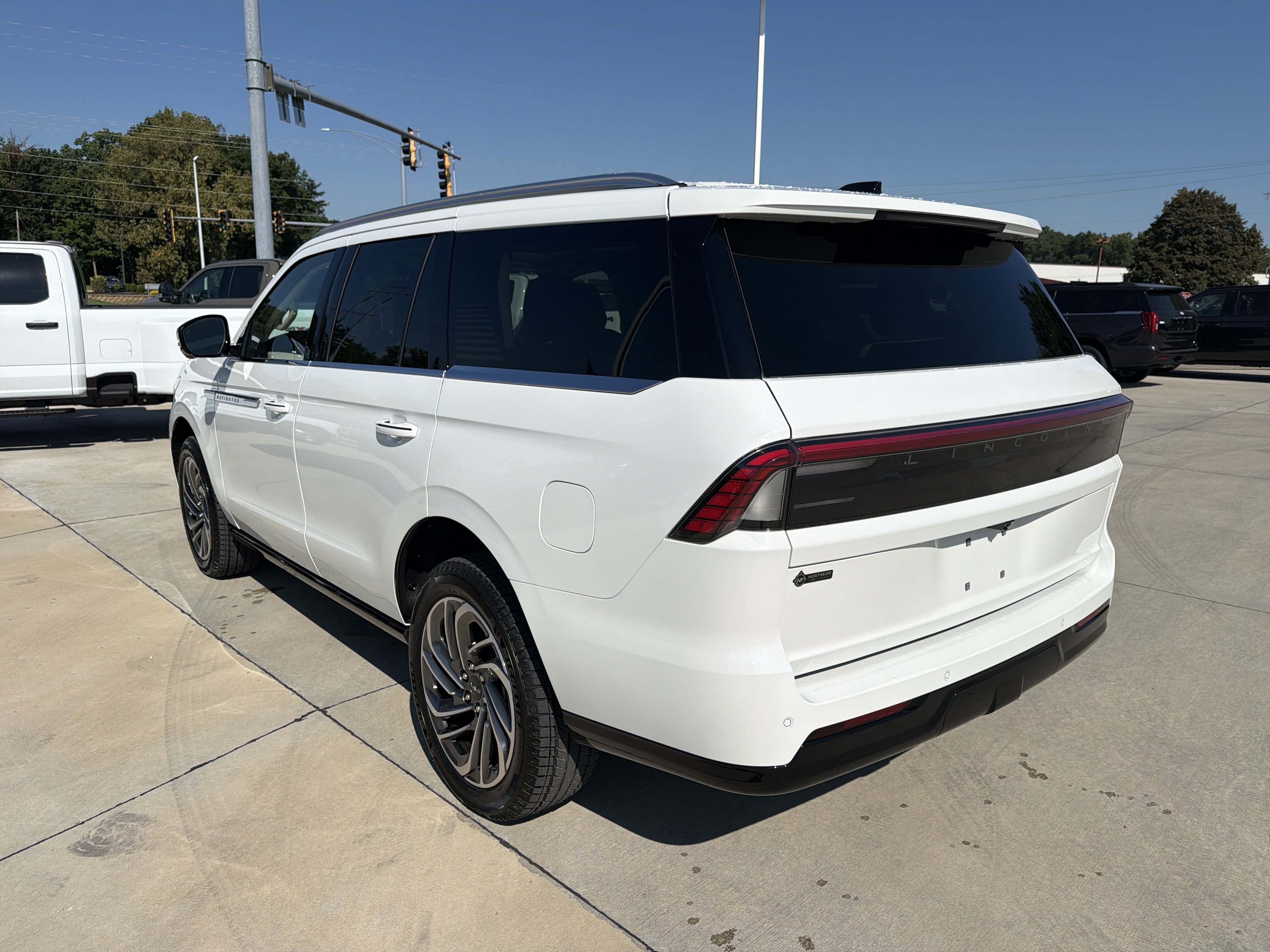 New 2027 Lincoln Navigator Reserve AWD/4WD image 5