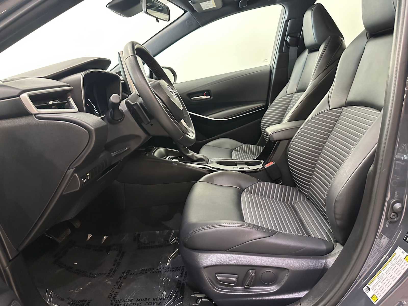 Certified 2025 Toyota Corolla XSE image 27
