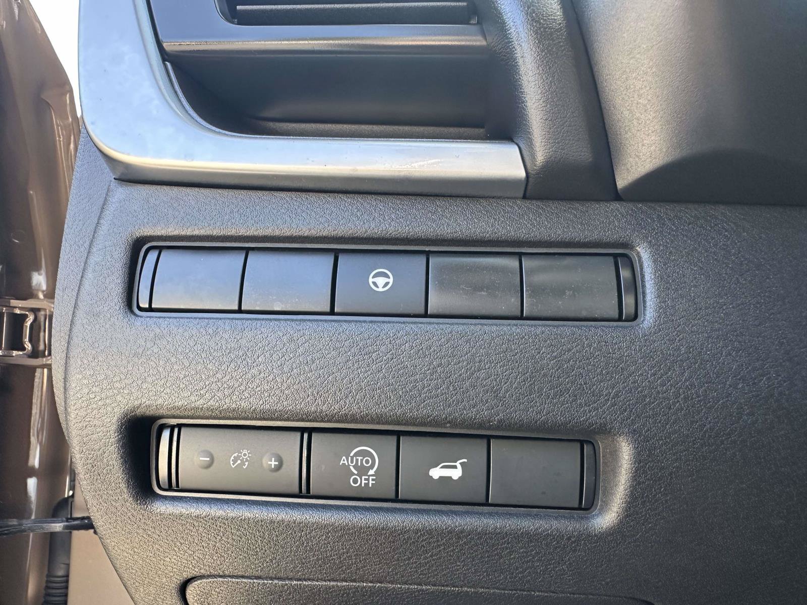 Used 2024 Nissan Rogue SV w/ SV Premium Package AWD/4WD image 19