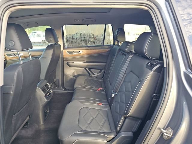Used 2025 Volkswagen Atlas SE AWD/4WD image 9