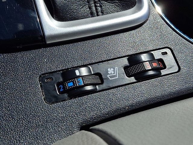 Used 2019 Toyota Highlander Limited w/ Carpet Mat Package (TMS) image 23