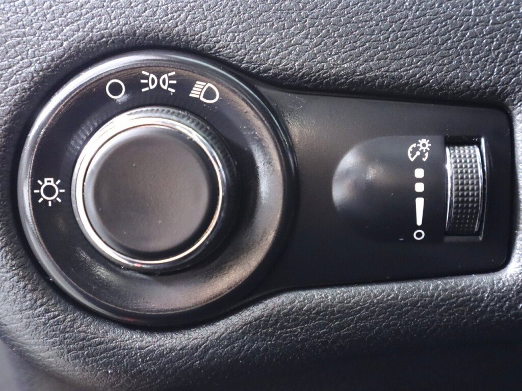 Used 2016 Jeep Cherokee Sport AWD/4WD image 10