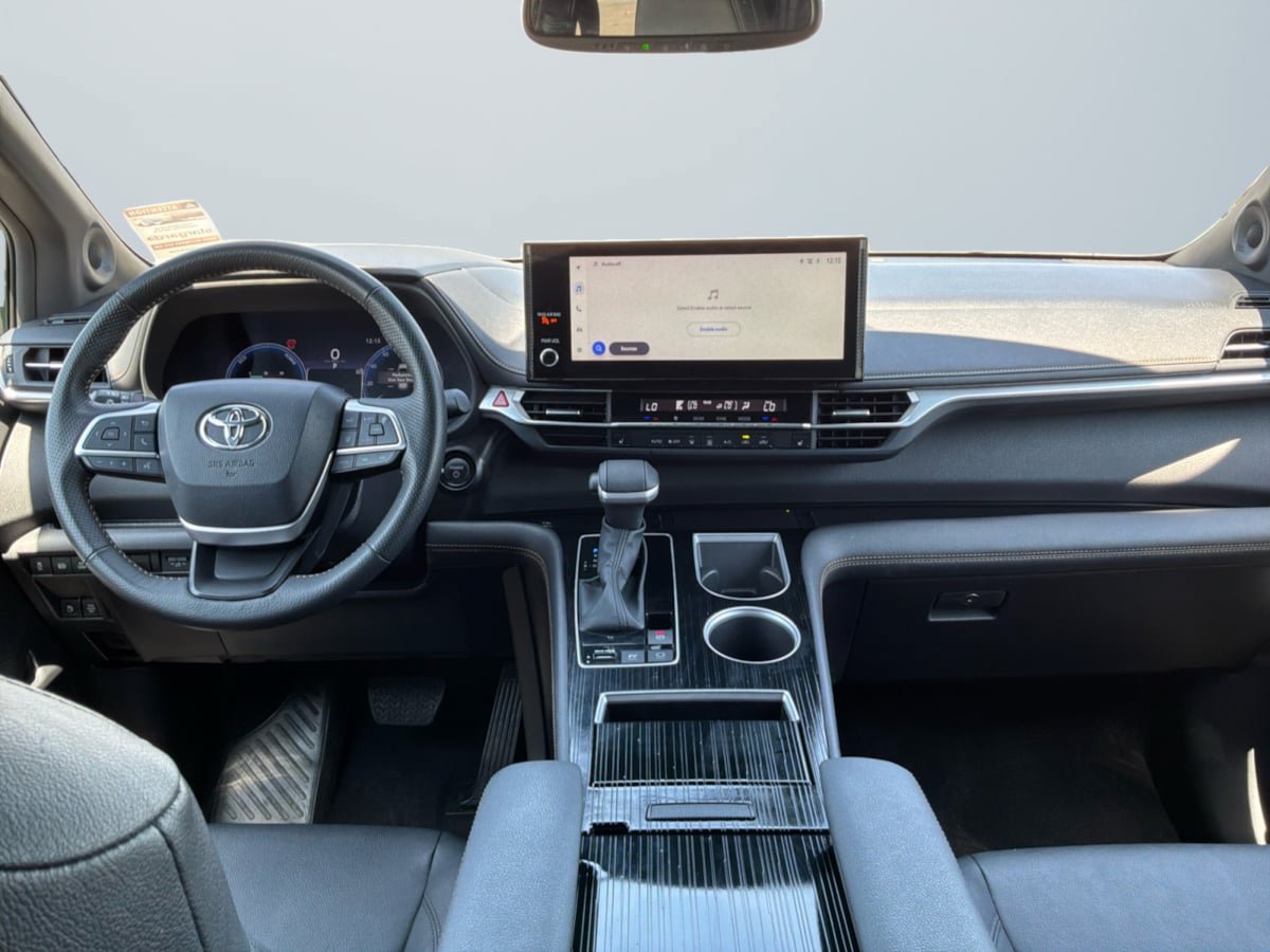 Used 2025 Toyota Sienna XLE Woodland Edition AWD/4WD image 10