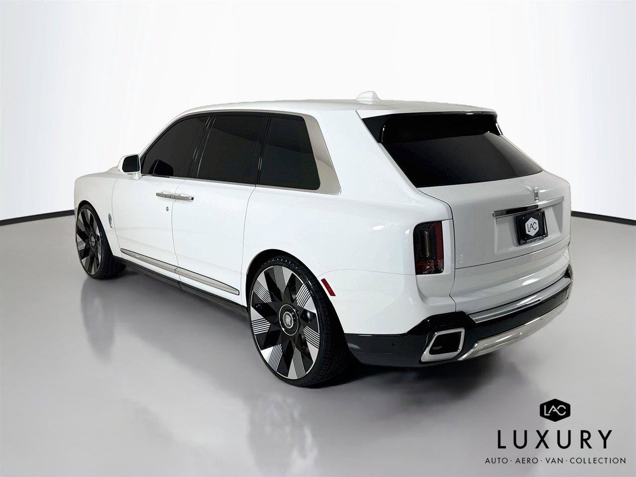Used 2025 Rolls-Royce Cullinan AWD/4WD image 8