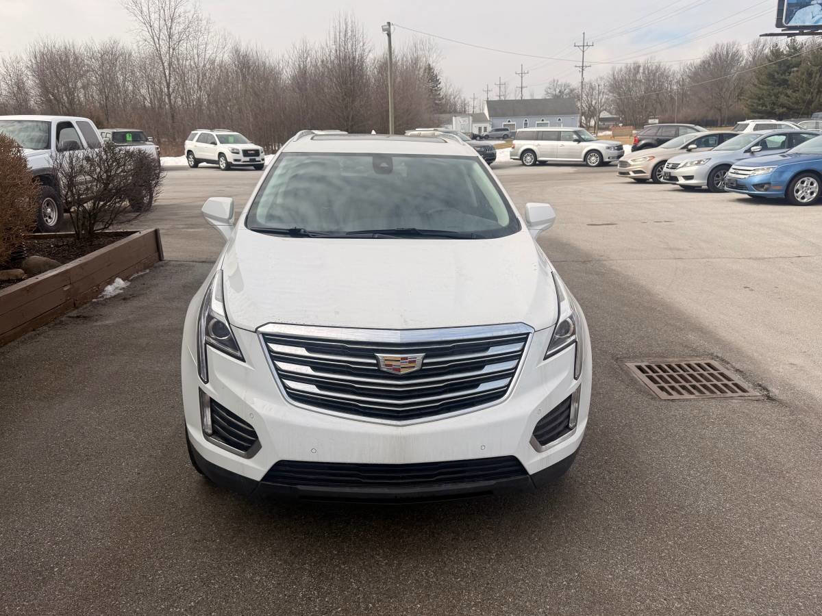 Used 2018 Cadillac XT5 Luxury w/ Driver Awareness Package image 3