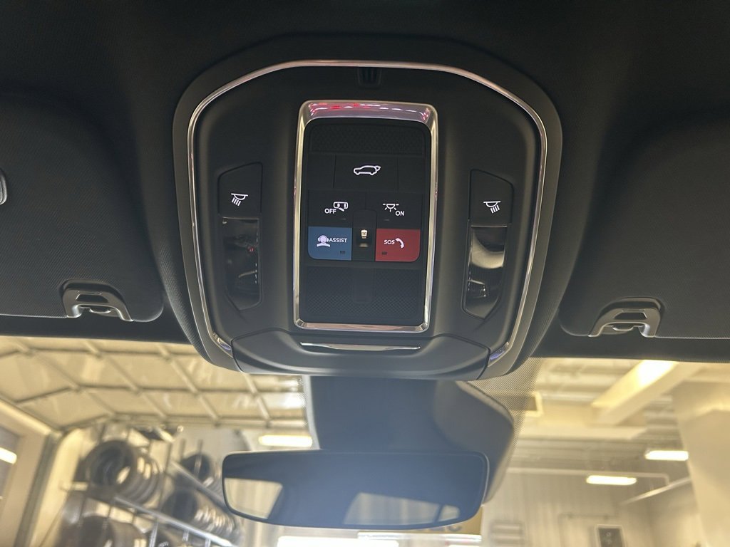 New 2025 Jeep Wagoneer L Series II image 15