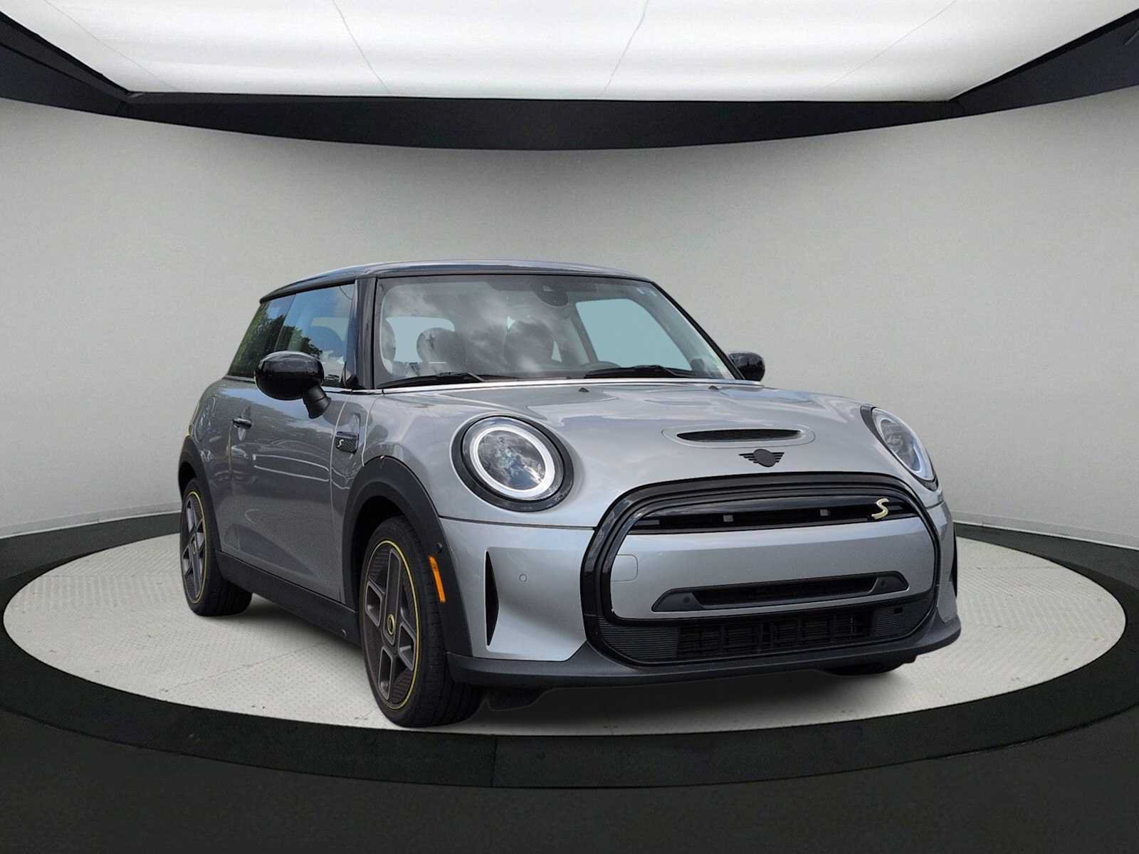 Used 2024 MINI Cooper SE FWD image 2