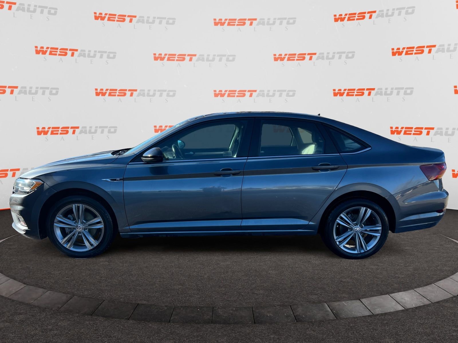 Used 2019 Volkswagen Jetta R-Line image 2