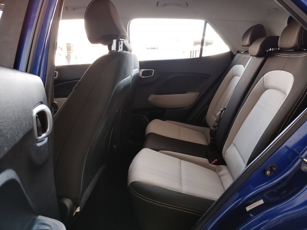 Used 2021 Hyundai Venue SEL FWD image 18