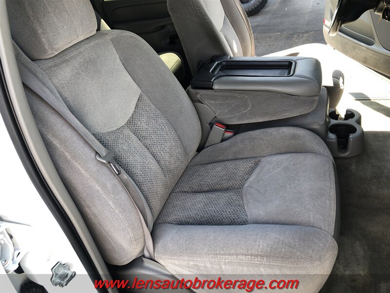 Used 2004 Chevrolet Suburban LS RWD image 16