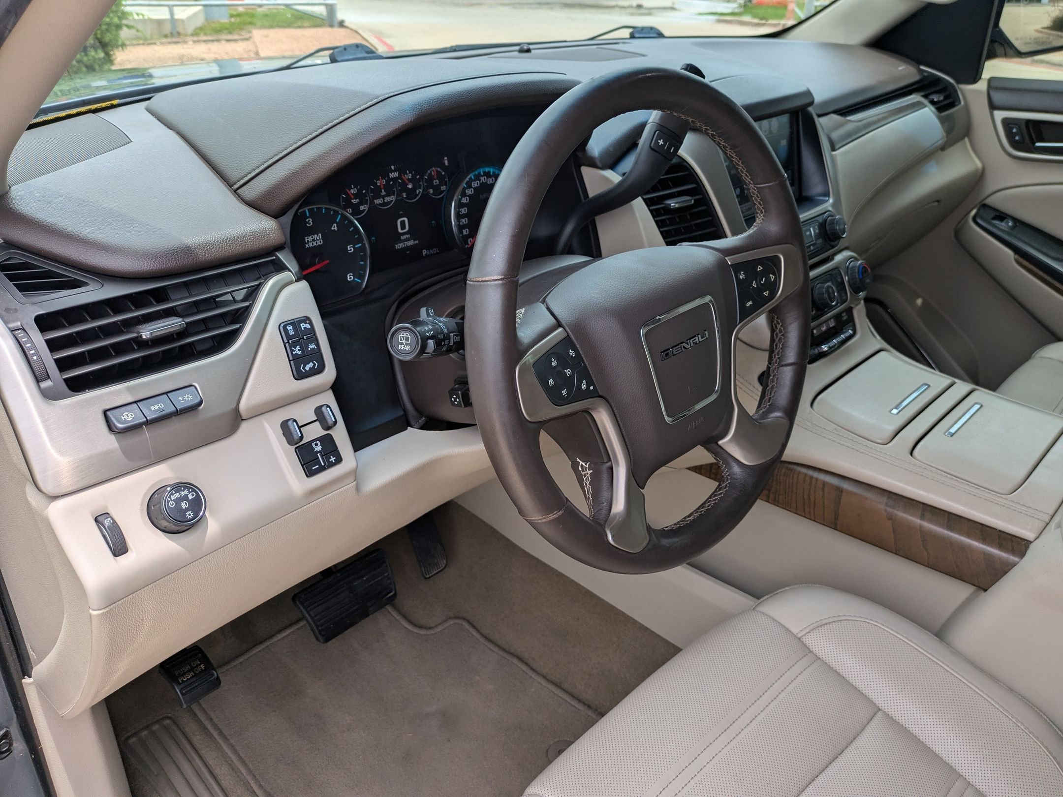 Used 2018 GMC Yukon XL Denali w/ Denali Ultimate Package RWD image 8