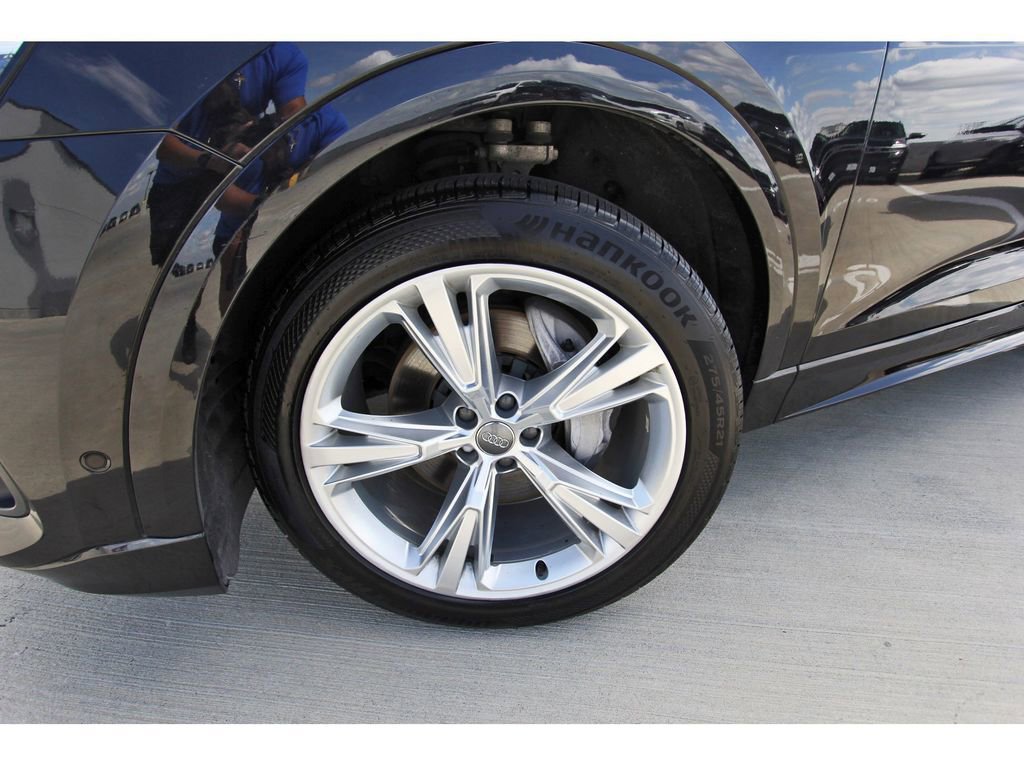 Used 2019 Audi Q8 Premium Plus w/ Premium Plus AWD/4WD image 31