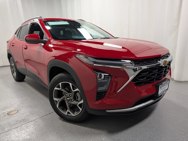 New 2026 Chevrolet Trax LT w/ Driver Confidence Package FWD image 2