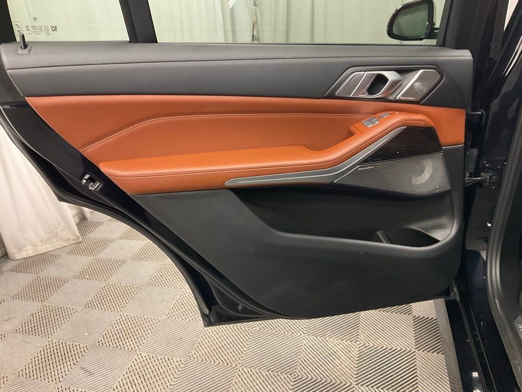 Used 2021 BMW X7 M50i image 34