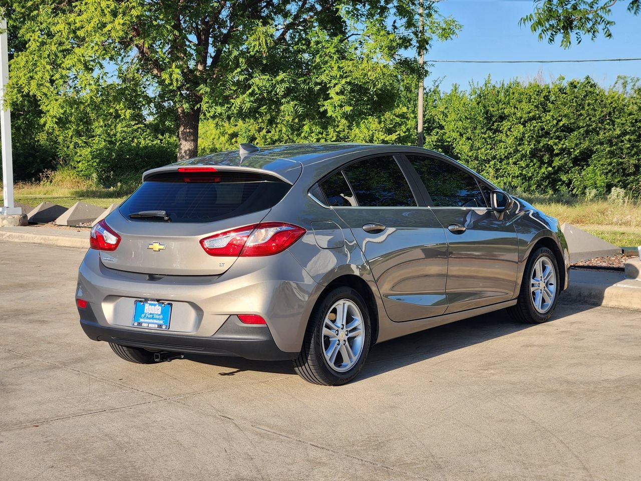 Used 2017 Chevrolet Cruze LT w/ Sun And Sound Package FWD image 5