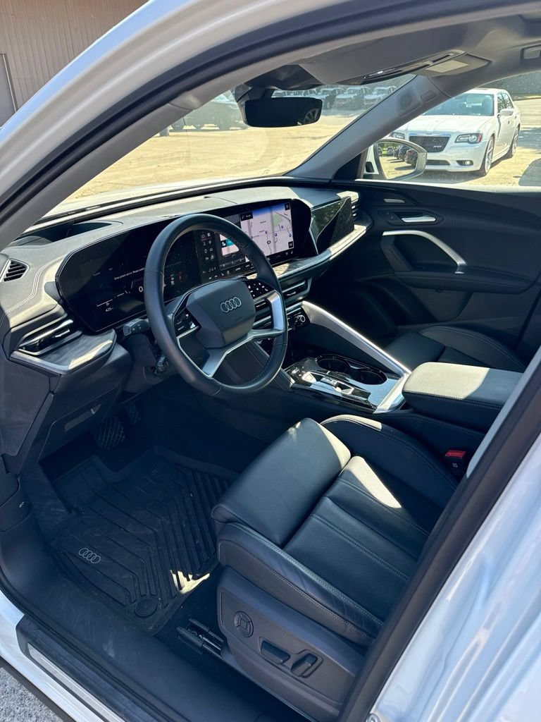 Used 2025 Audi Q5 Premium Plus w/ Premium Plus AWD/4WD image 8
