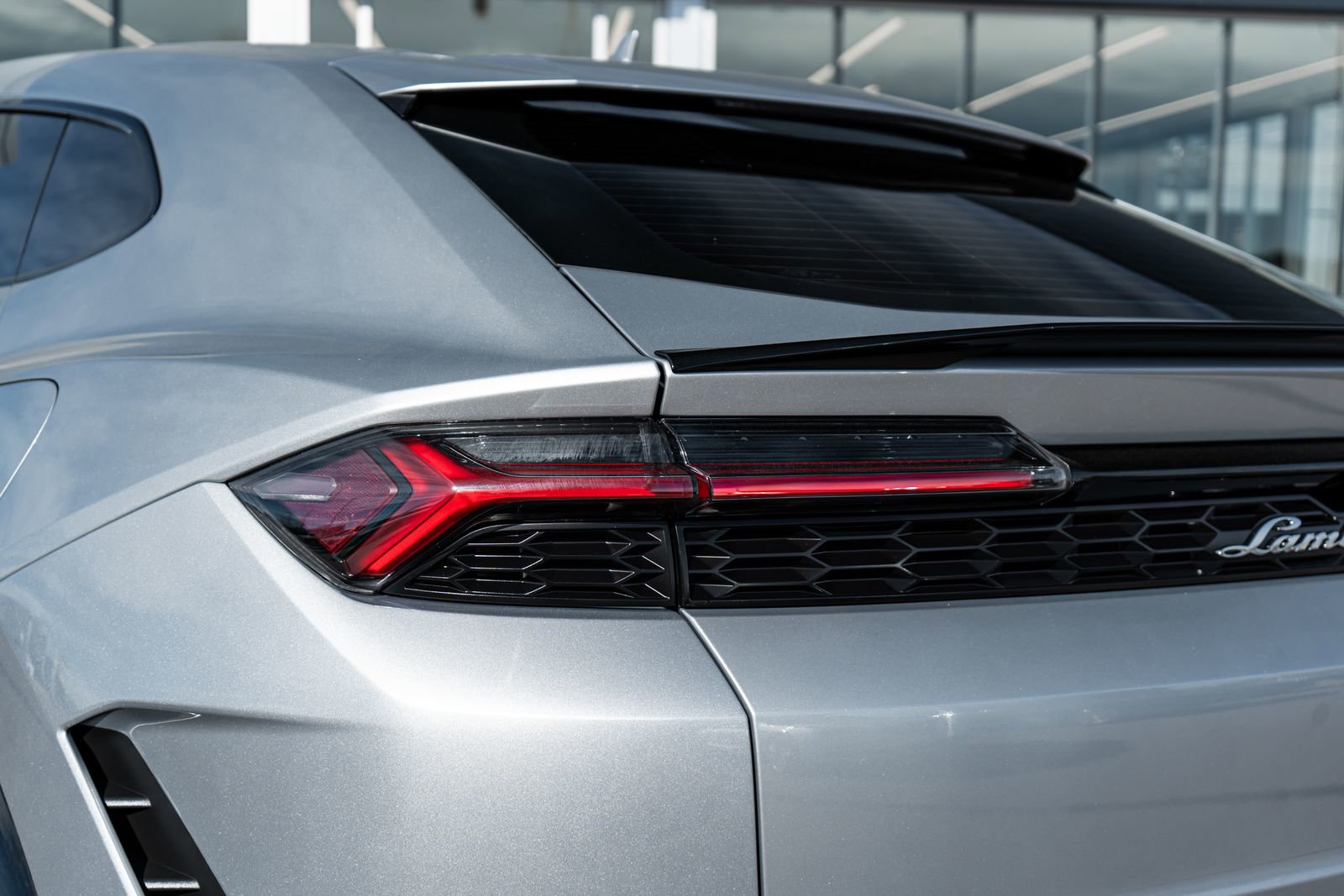 Used 2025 Lamborghini Urus SE image 12