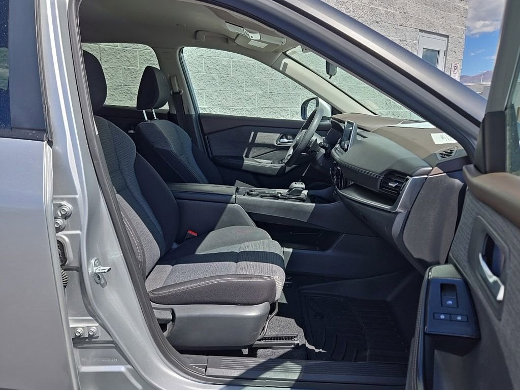 Used 2022 Nissan Rogue SV AWD/4WD image 39