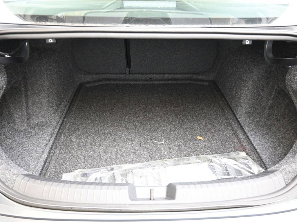 Used 2025 Volkswagen Jetta Sport image 18