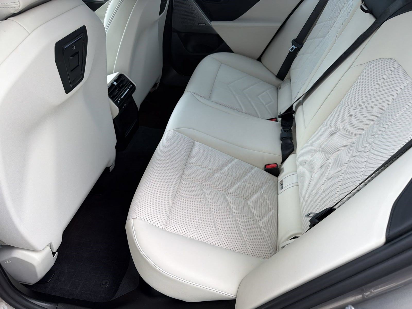 Used 2024 BMW 530i w/ M Sport Package RWD image 24