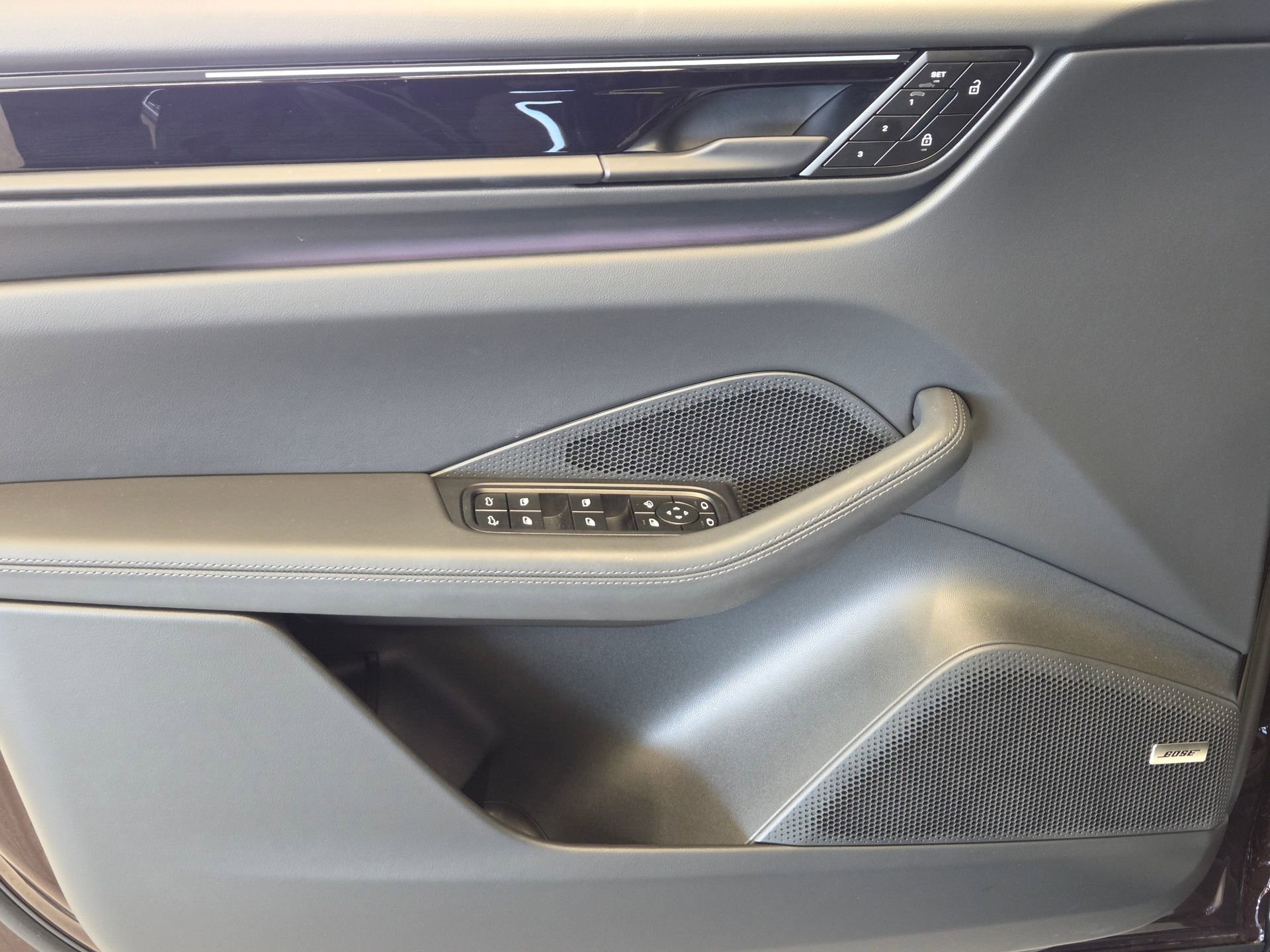 Certified 2025 Porsche Macan 4 Electric image 14