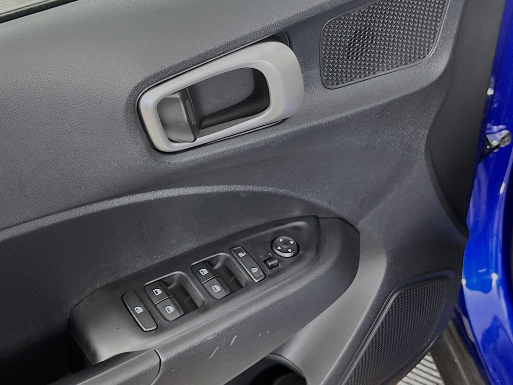 Certified 2025 Hyundai Venue SEL FWD image 16