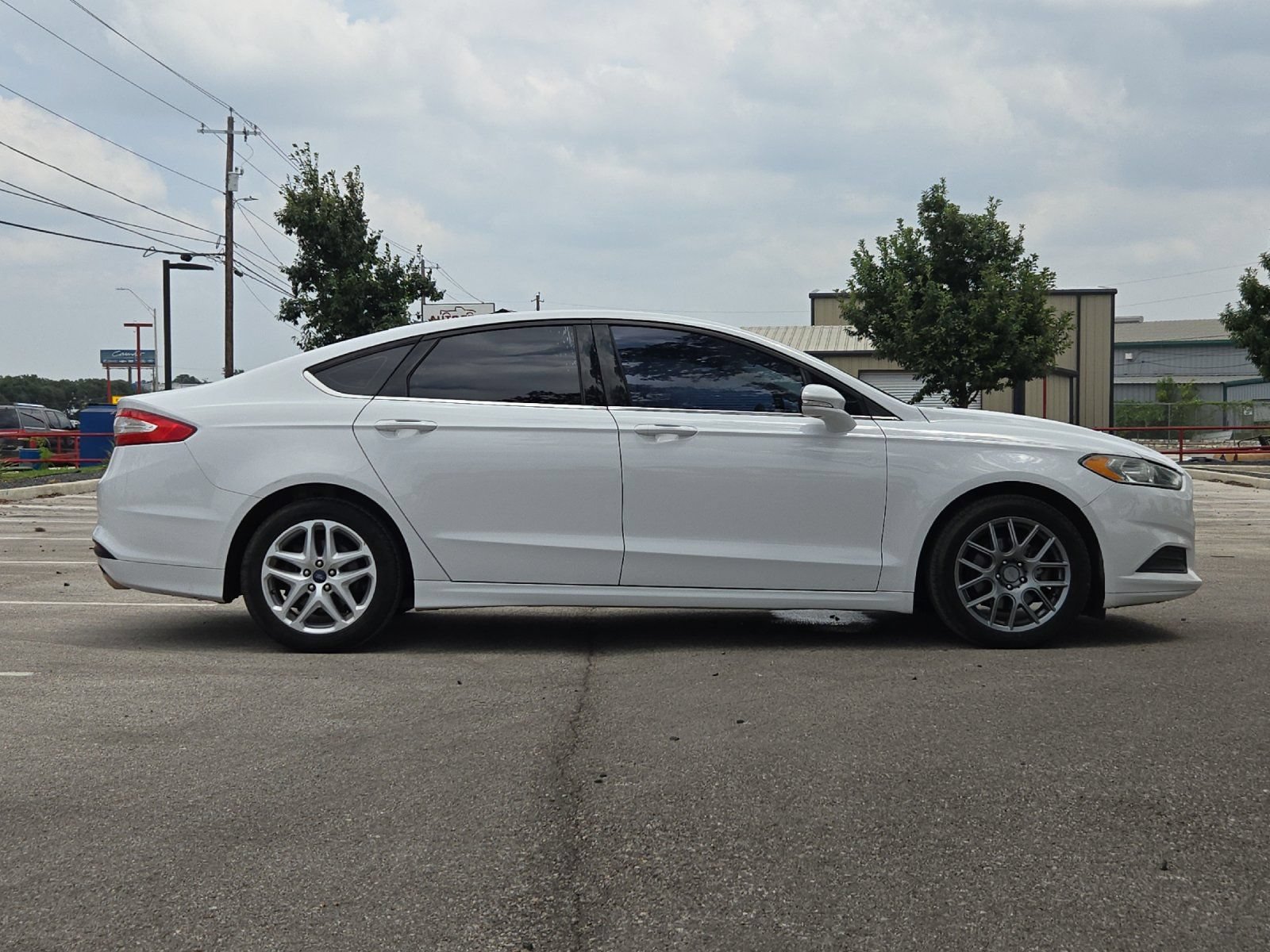 Used 2015 Ford Fusion SE FWD image 6
