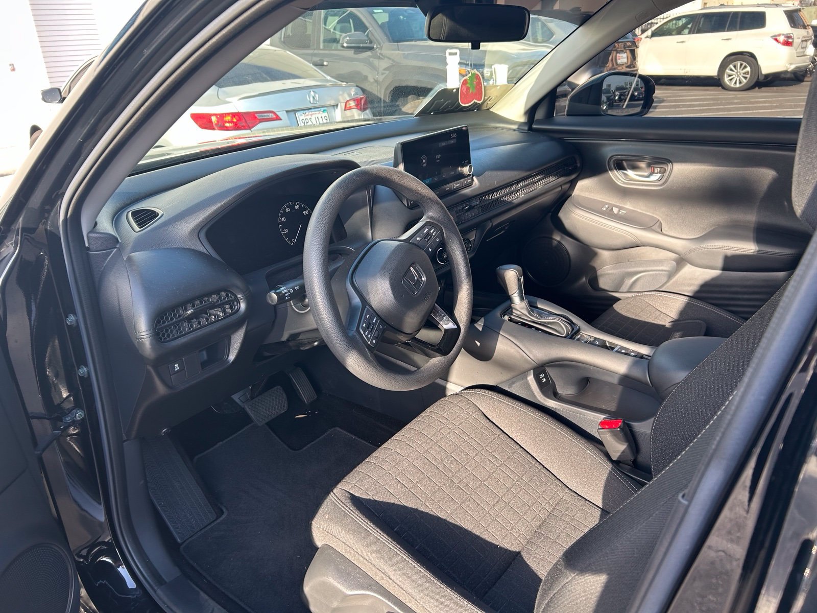 Used 2025 Honda HR-V LX image 4