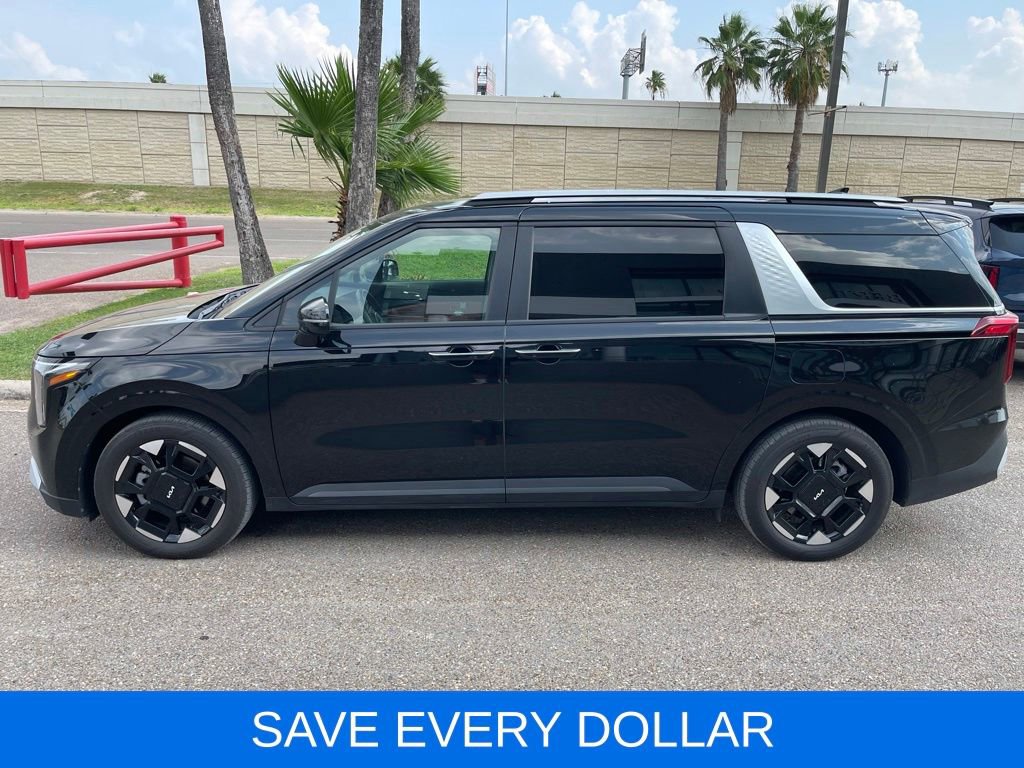 Used 2025 Kia Carnival EX FWD image 3
