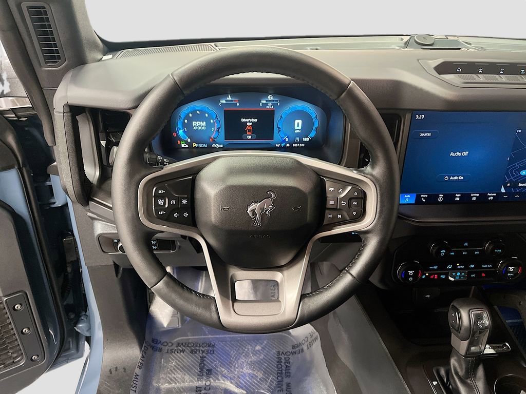 Used 2025 Ford Bronco Badlands image 11