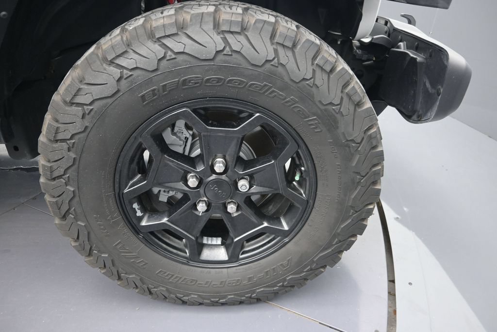 Used 2023 Jeep Gladiator Sport AWD/4WD image 9