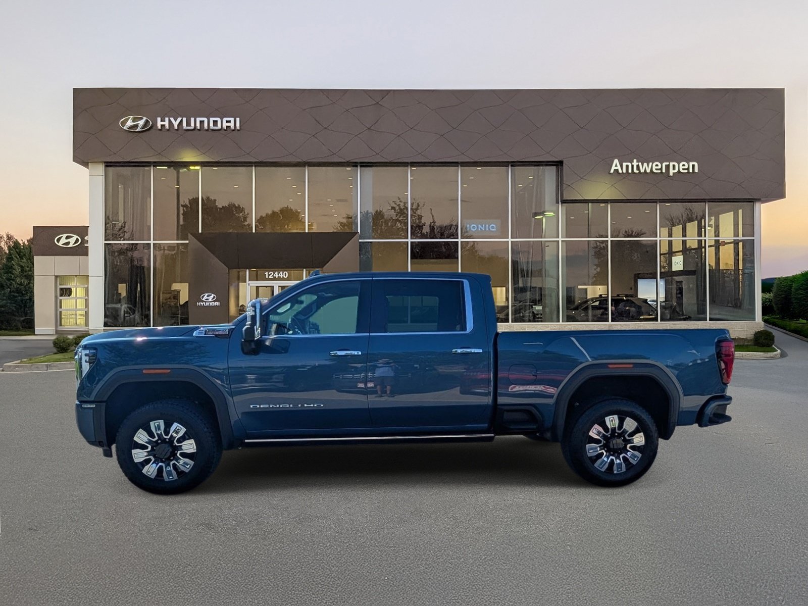 Used 2024 GMC Sierra 2500 Denali w/ Denali Reserve Package AWD/4WD image 6