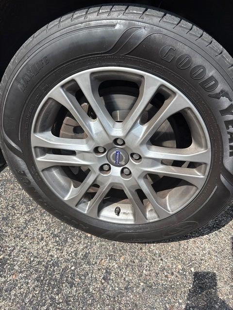 Used 2015 Volvo XC60 T5 w/ Proximity Package AWD/4WD image 6
