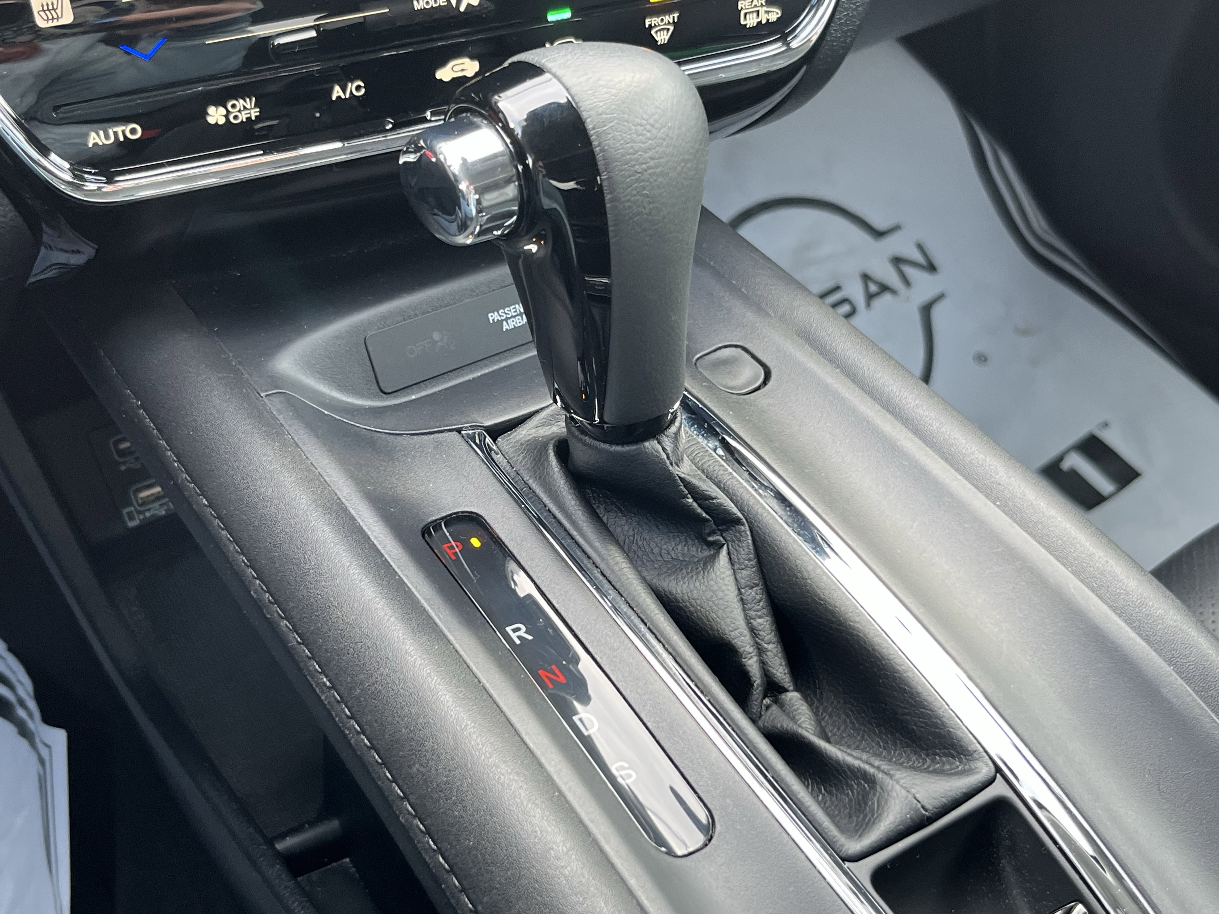 Used 2020 Honda HR-V Touring image 22