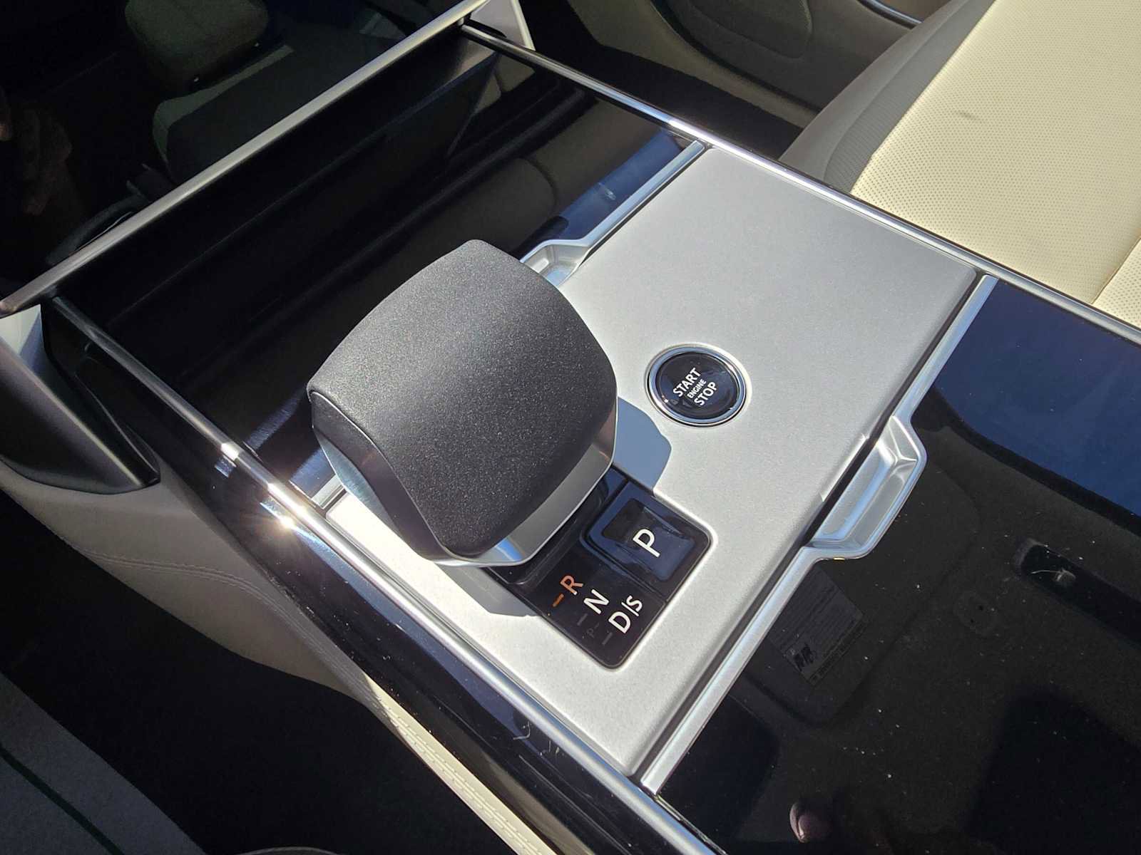 New 2025 Land Rover Range Rover SE image 31