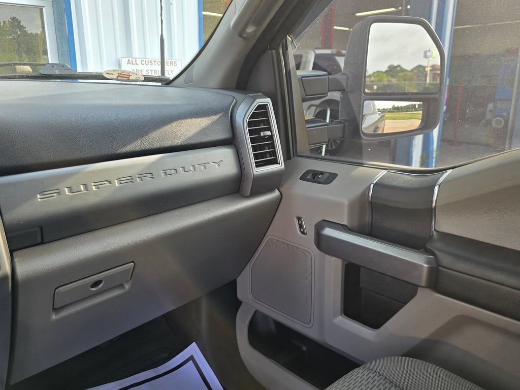 Used 2022 Ford F250 XLT w/ Camper Package RWD image 16