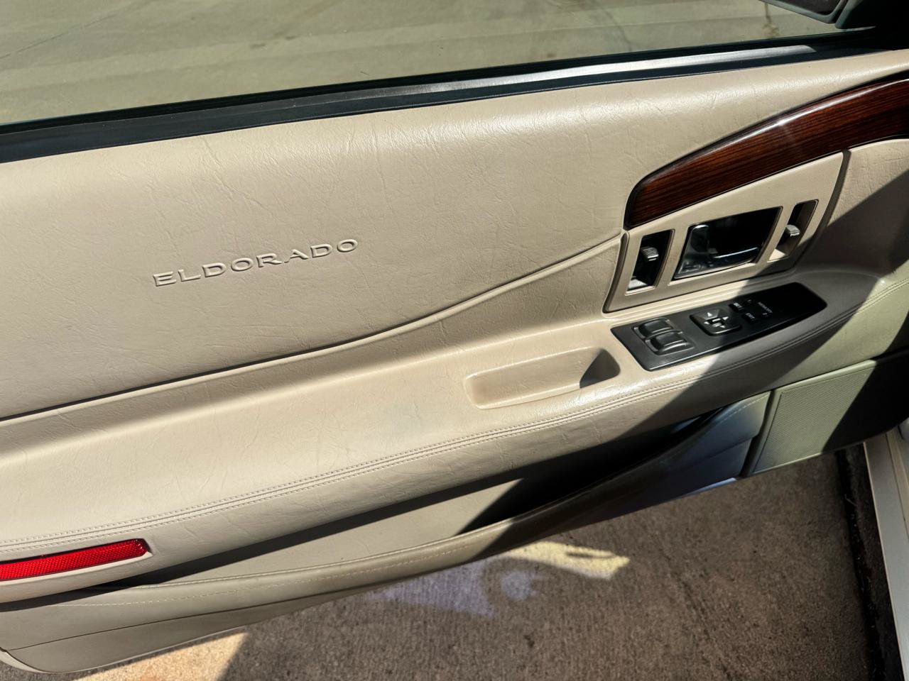 Used 2001 Cadillac Eldorado ESC w/ Comfort/Convenience Pkg FWD image 12