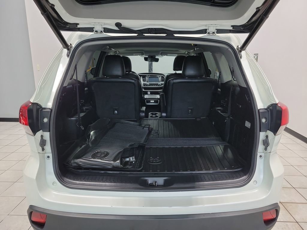 Used 2019 Toyota Highlander XLE image 11