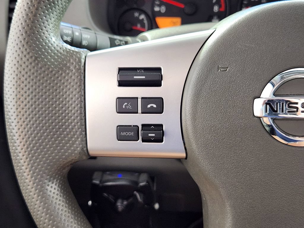 Used 2015 Nissan Frontier SV w/ SV Value Truck Package AWD/4WD image 18