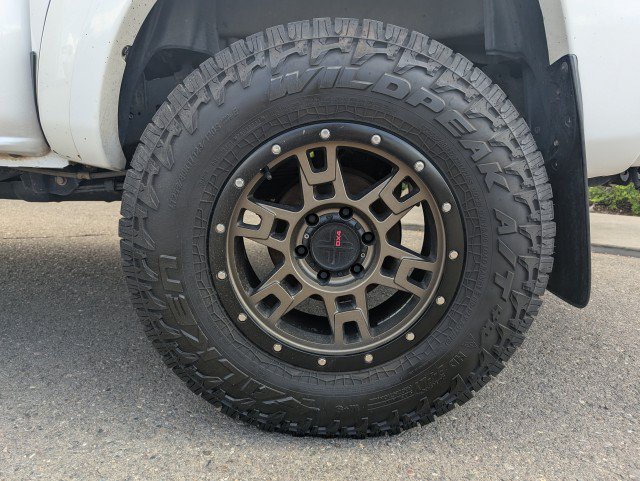 Used 2015 Toyota Tacoma 4x4 Double Cab w/ TRD Off-Road Package image 25
