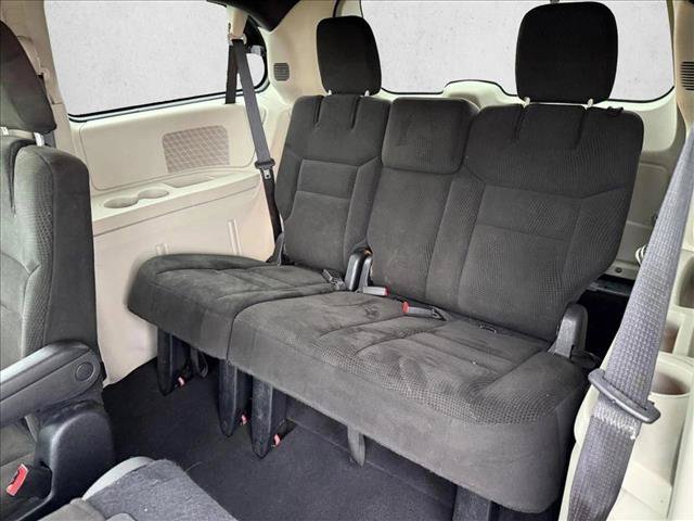 Used 2016 Dodge Grand Caravan SE FWD image 10