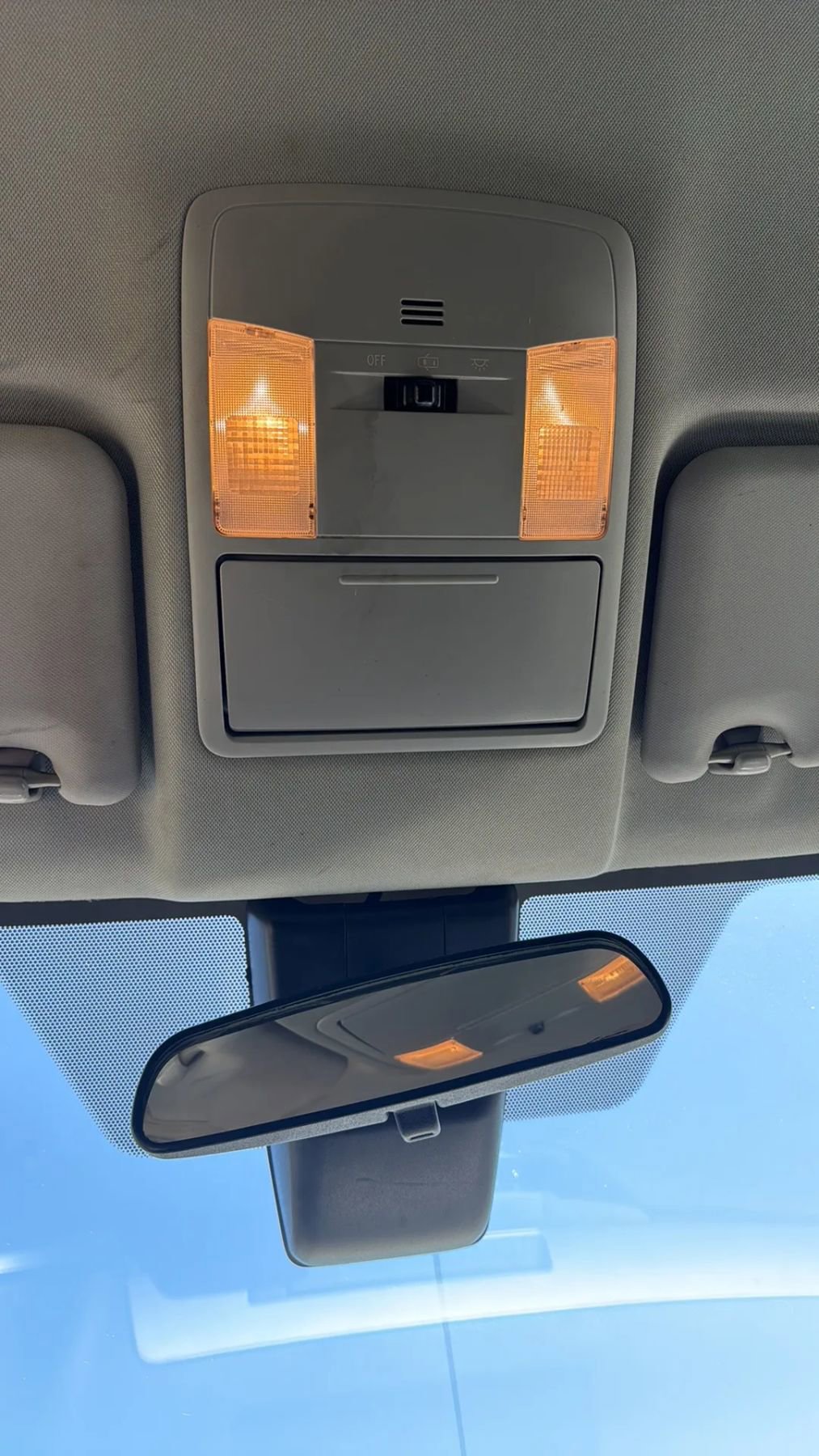 Used 2018 Toyota RAV4 LE FWD image 30