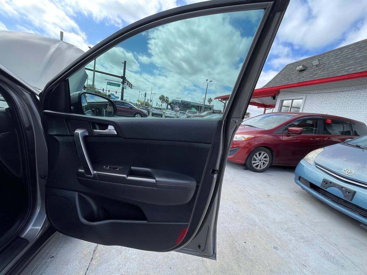 Used 2017 Kia Sportage LX AWD/4WD image 9