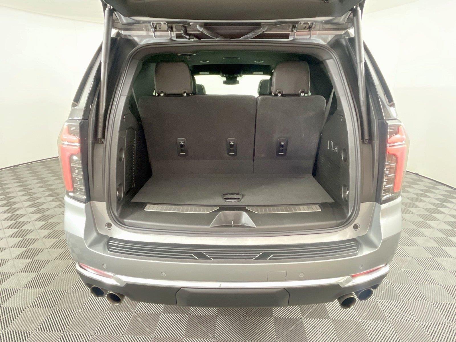 Used 2025 Chevrolet Tahoe Premier AWD/4WD image 30